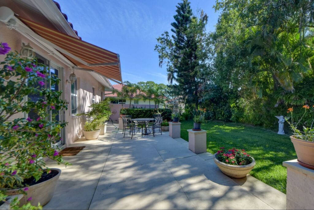 A patio in Tampa, Florida features a retractable awning that is free from surrounding landscape and trees. Learn cleaning and care tips | Sun Protection